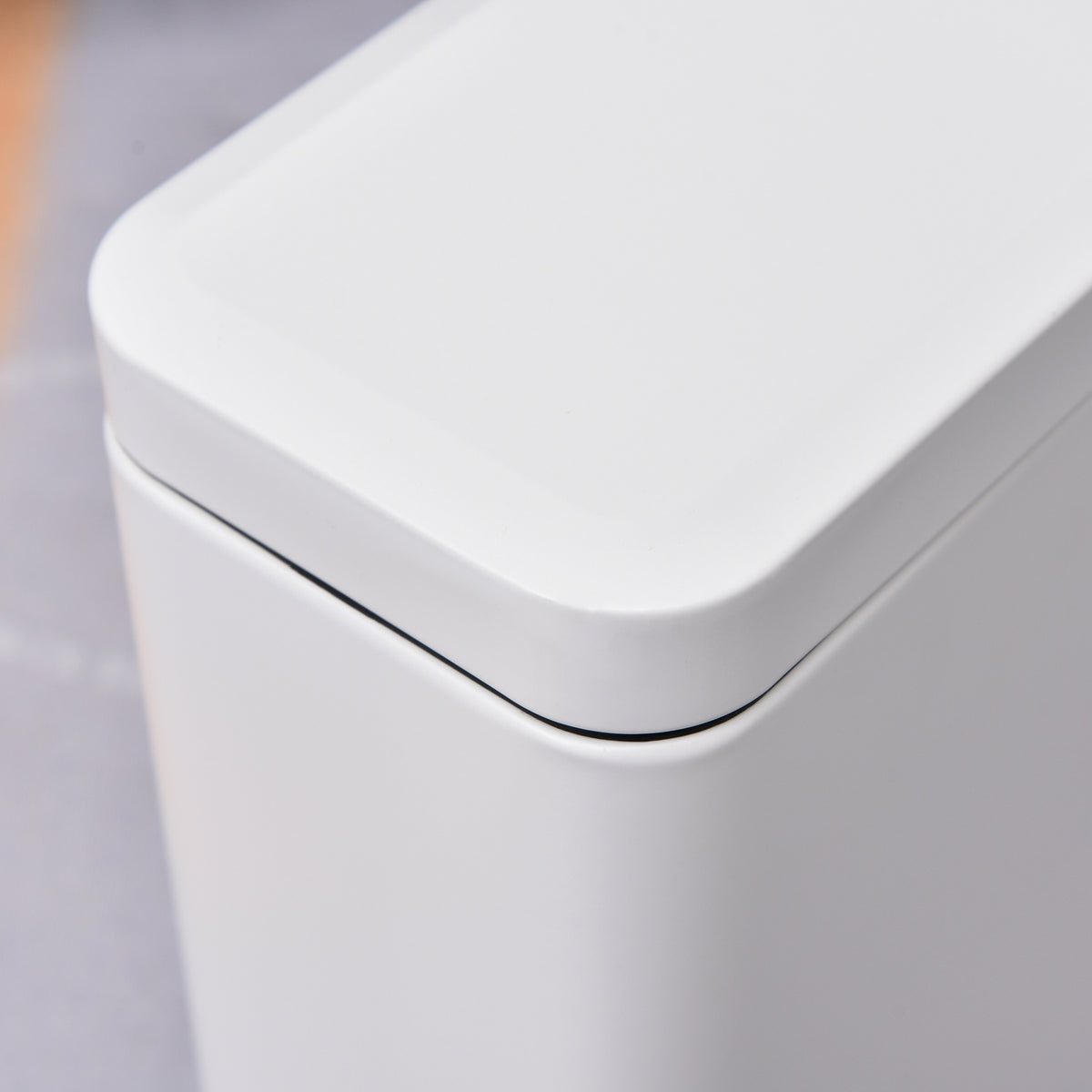 Pattumiera a pedale in metallo bianco 5L con secchio interno per ufficio