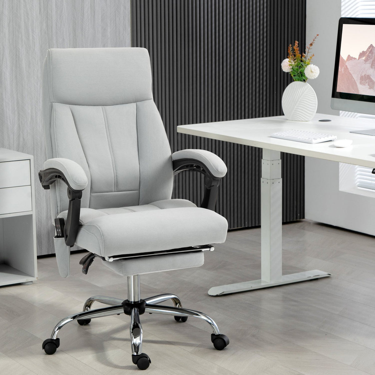 Chaise de bureau ergonomique allongée avec repose-pieds, gris clair