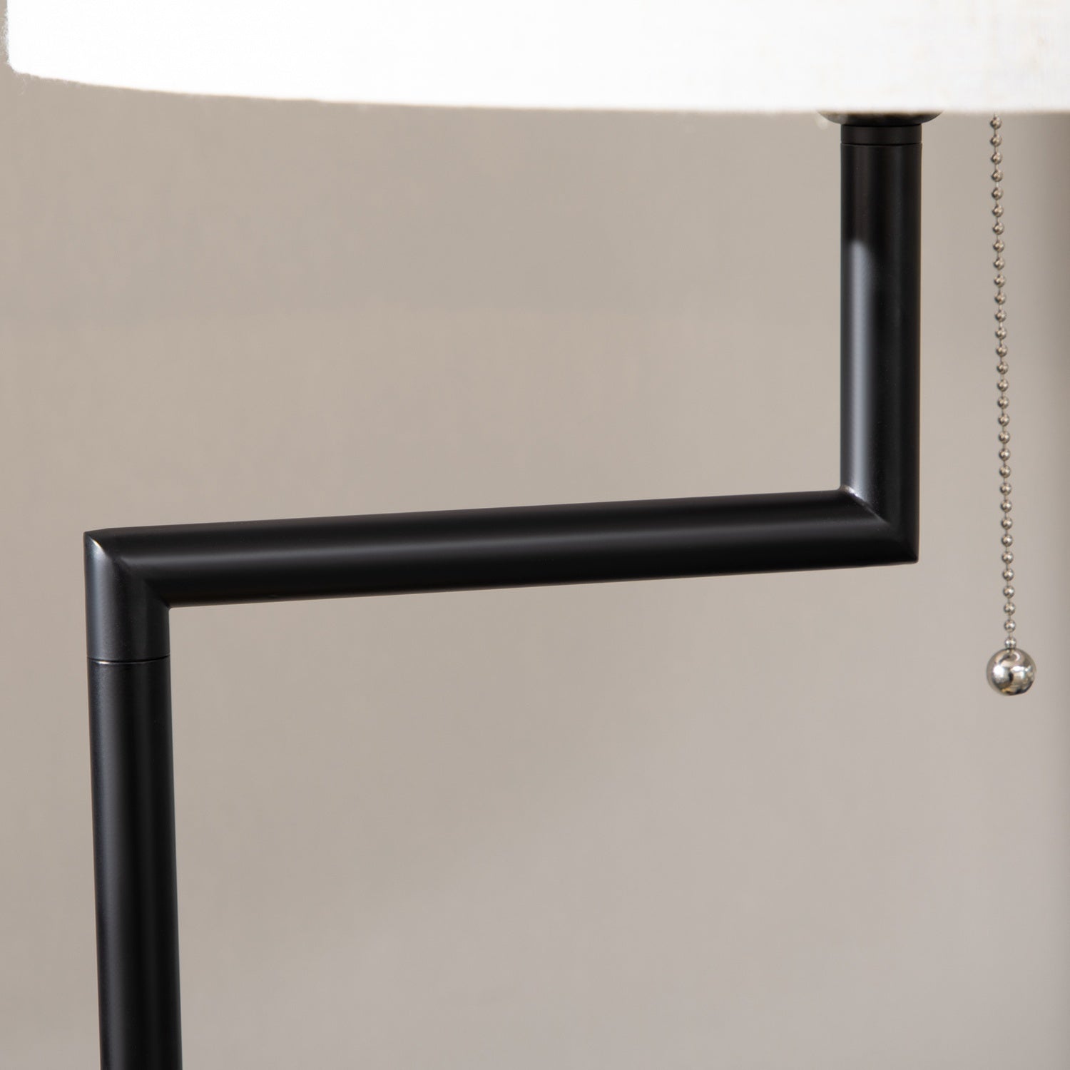 Golvlampa med hylla & USB-port, stål, kräm, 40W