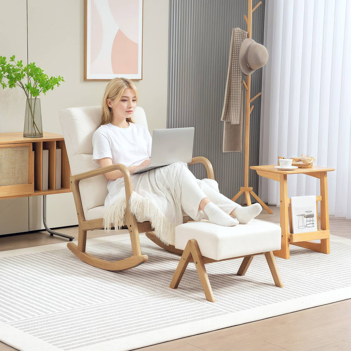 Chaise à bascule aspect lin blanc crème avec tabouret – capacité 150 kg