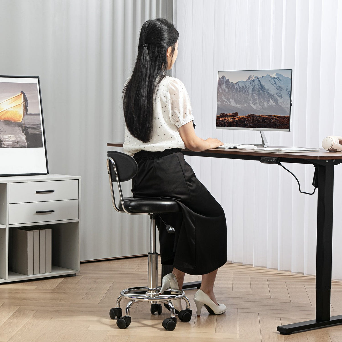 Tabouret roulant réglable avec dossier et roulettes, noir