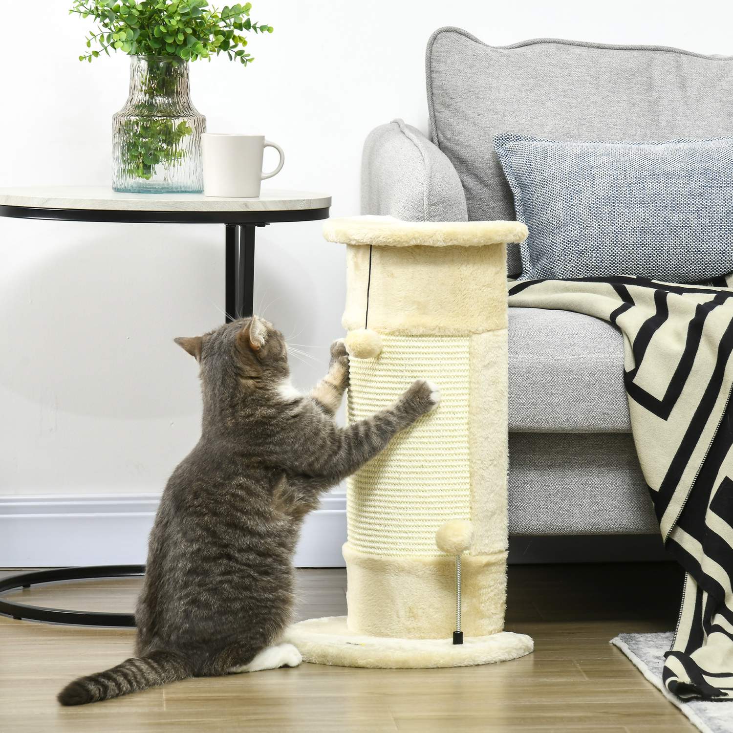 Kattskrapstolpe med boll – 58 cm sisal, gräddvit
