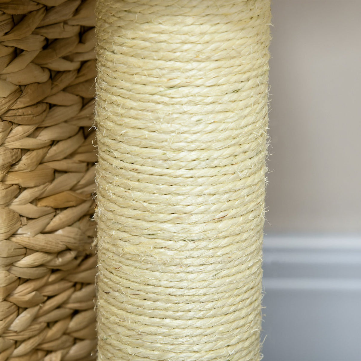 Kattskrapstolpe med grotta och säng, 74 cm, Beige