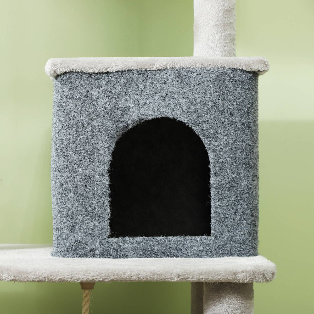 Arbre à chat avec niche, poteaux en sisal & balle de jeu, 132 cm