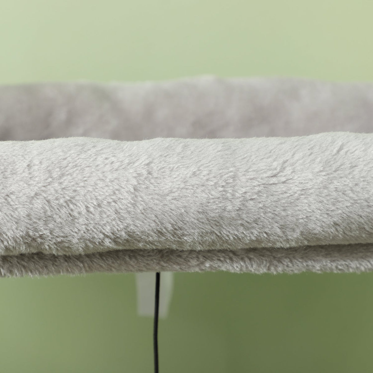 Arbre à chat avec niche, poteaux en sisal & balle de jeu, 132 cm