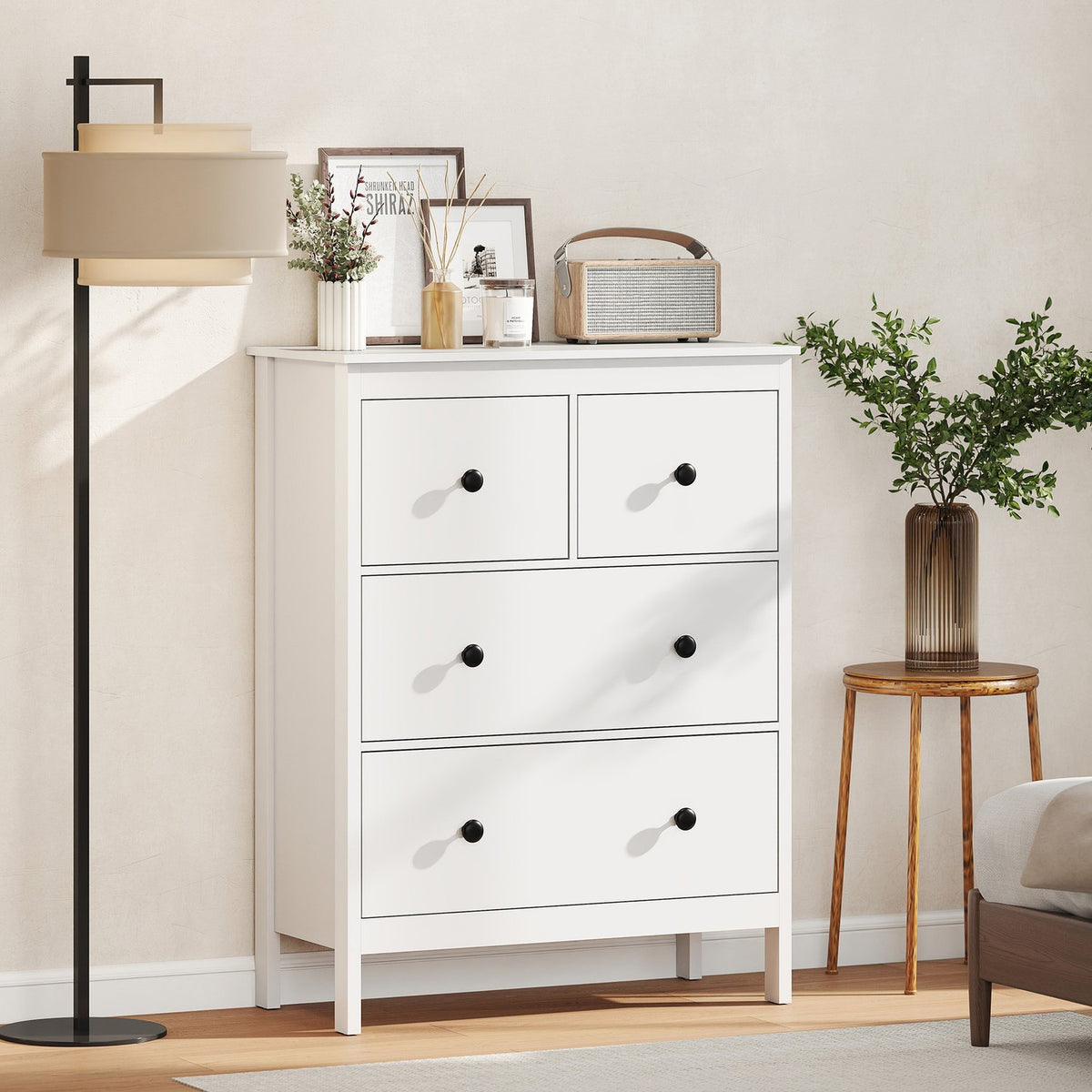 Kommod med 4 lådor för kläder och sängkläder, vit MDF
