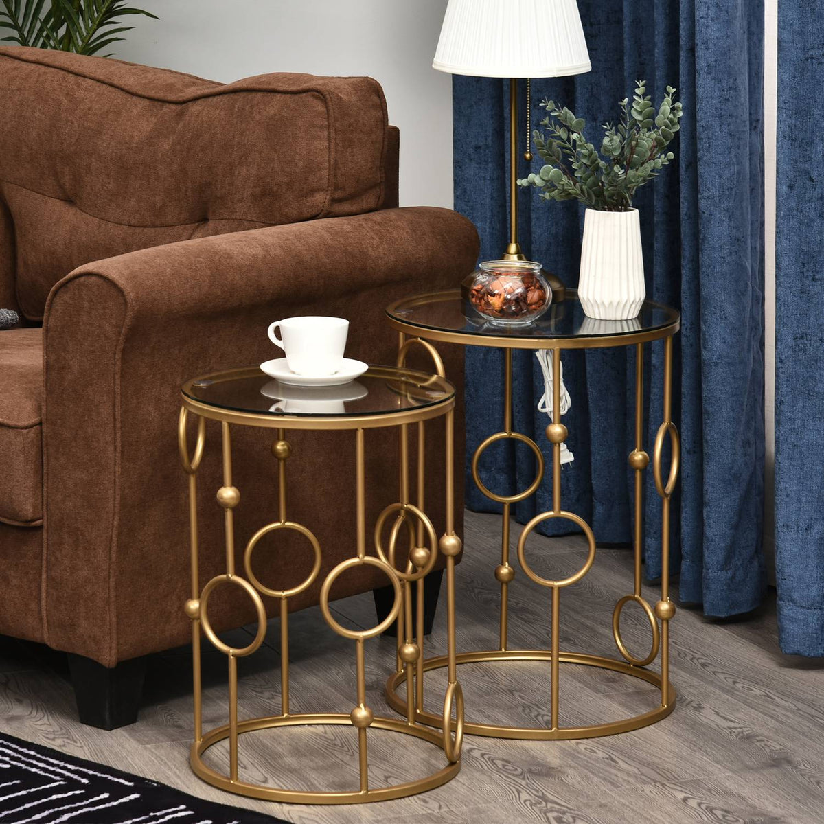 Set med 2 soffbord, sidobord med glasskivor, vardagsrumsbord med båge och bolldesign Ø41 x 57 cm, guld