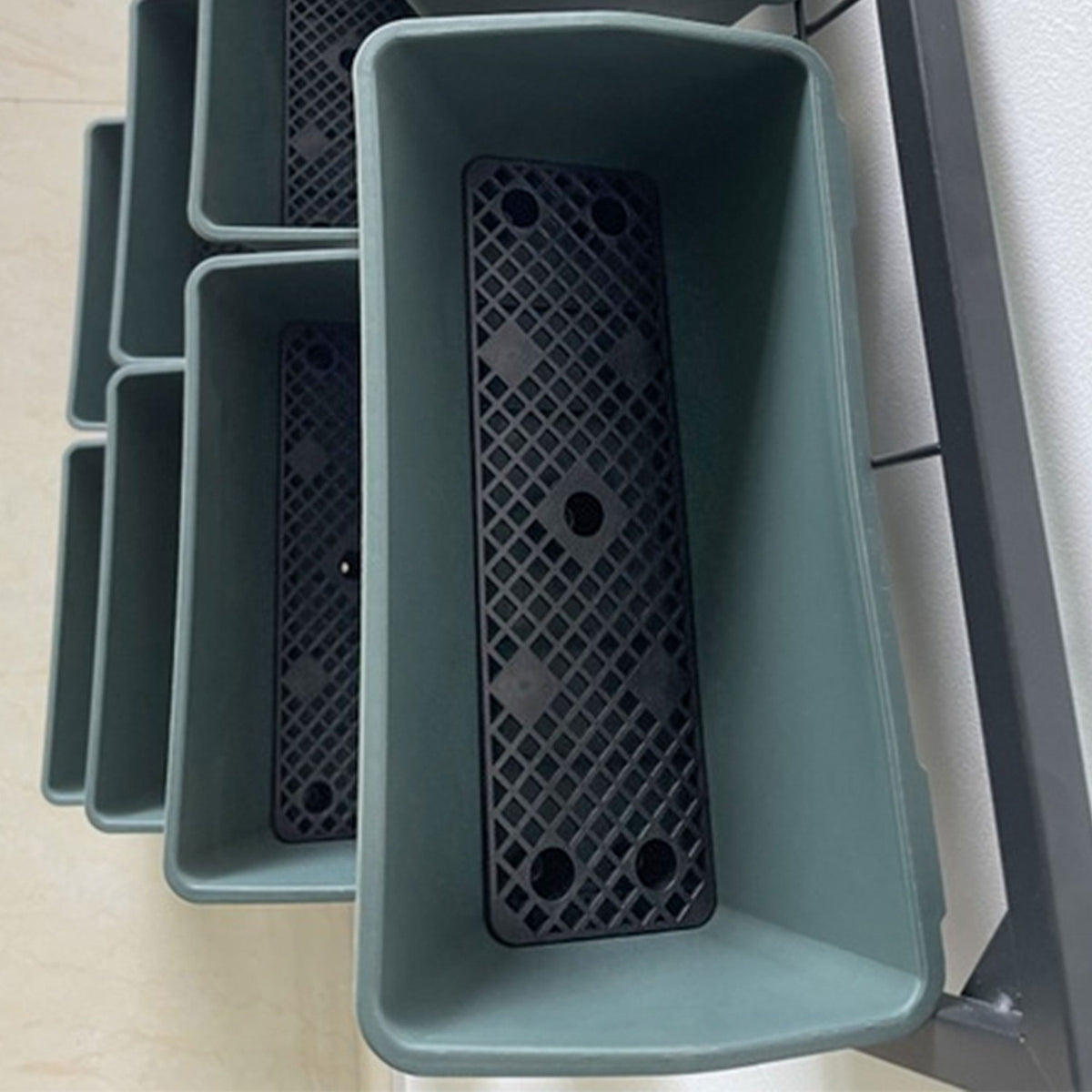 Support à fleurs mural avec 8 pots – vert foncé