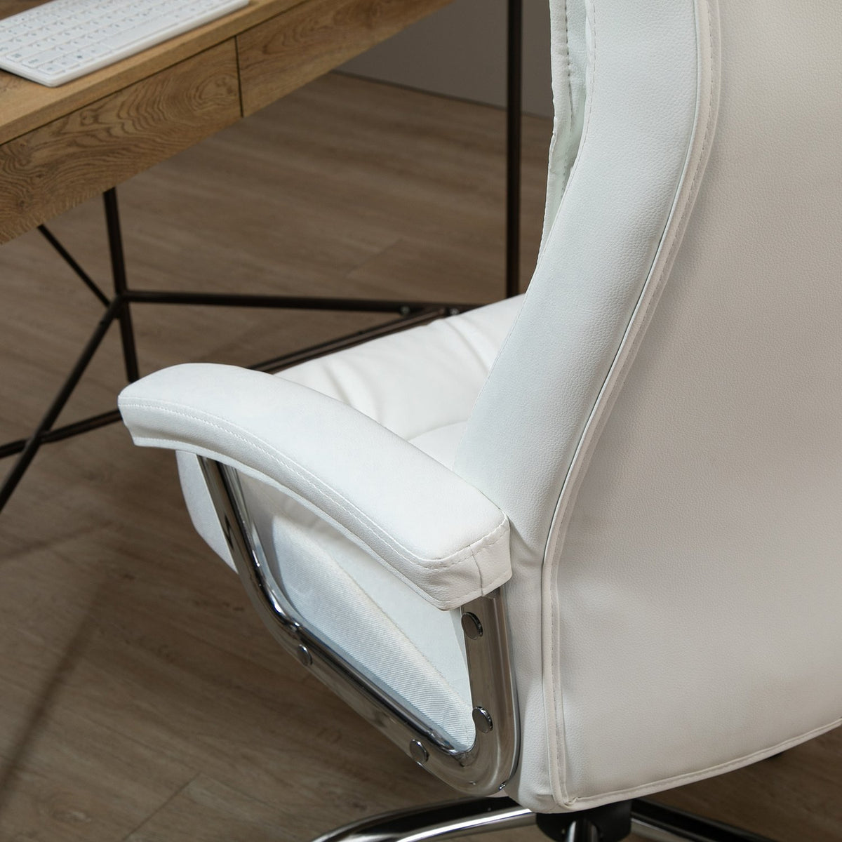 Weisser ergonomischer Bürostuhl – verstellbare Höhe, drehbar, Wippe