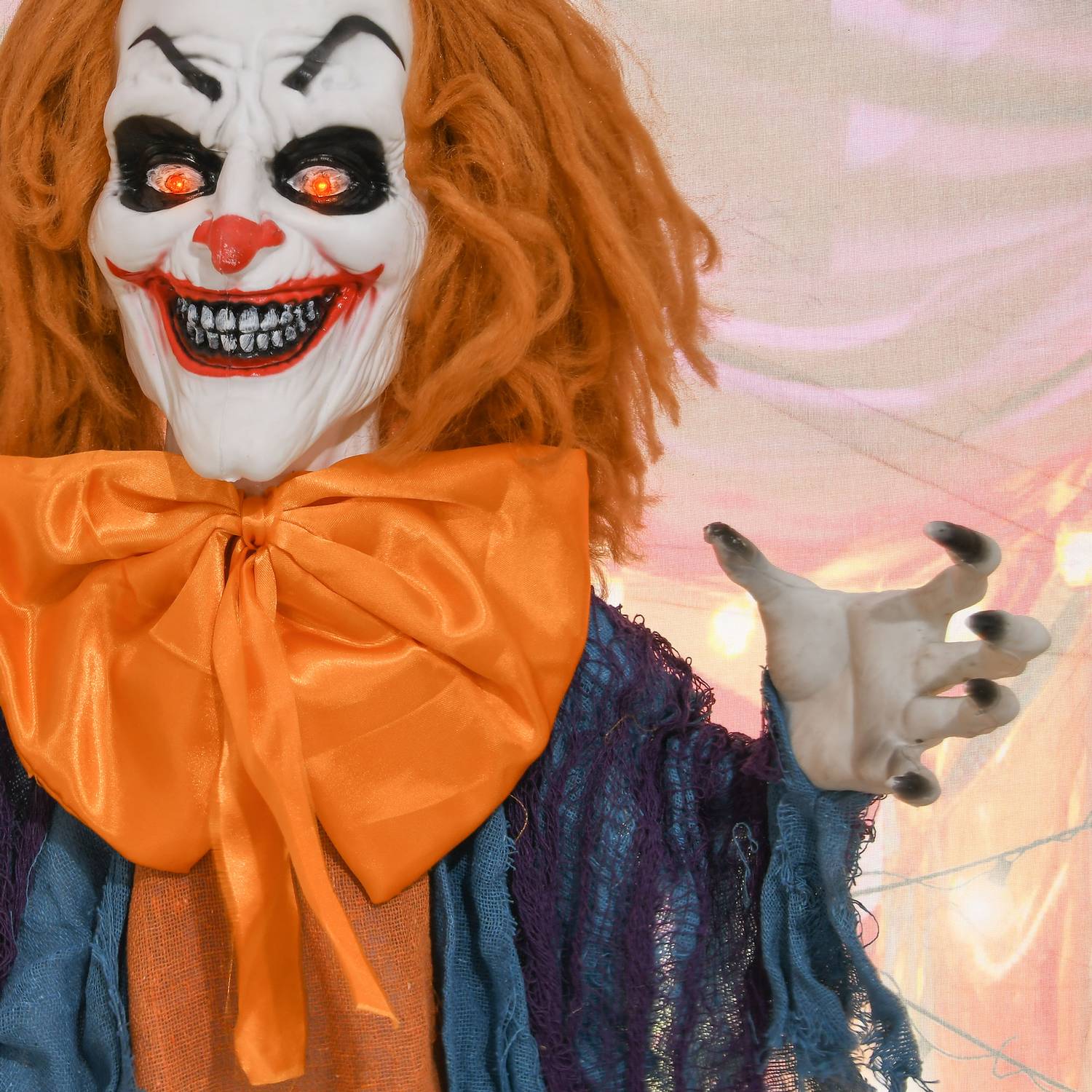 Animerad Halloween clown dekoration med röda ögon, ljud