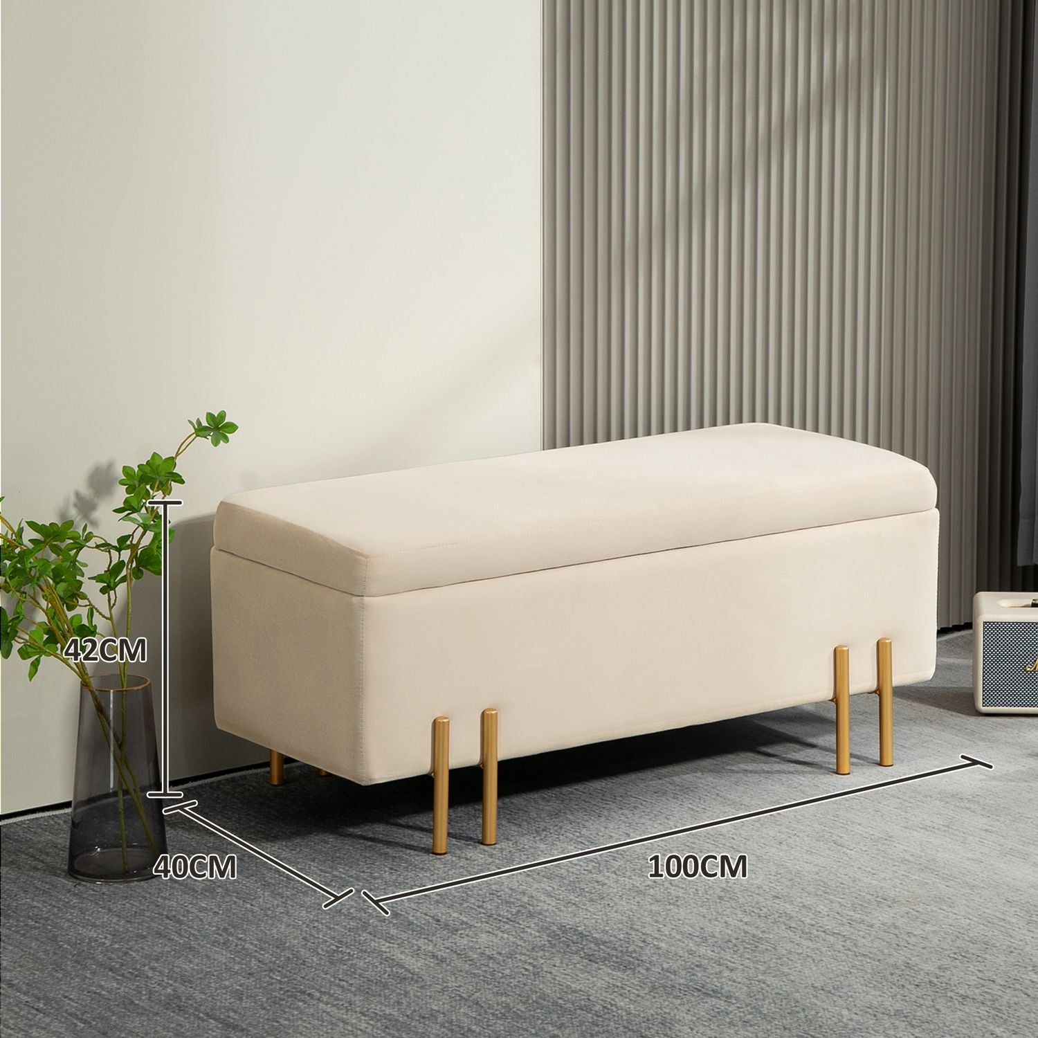 Beige sammetsklädd förvaringsbänk med träben