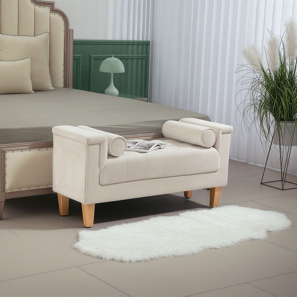 Banc revêtu de chenille avec accoudoirs et coussins, beige