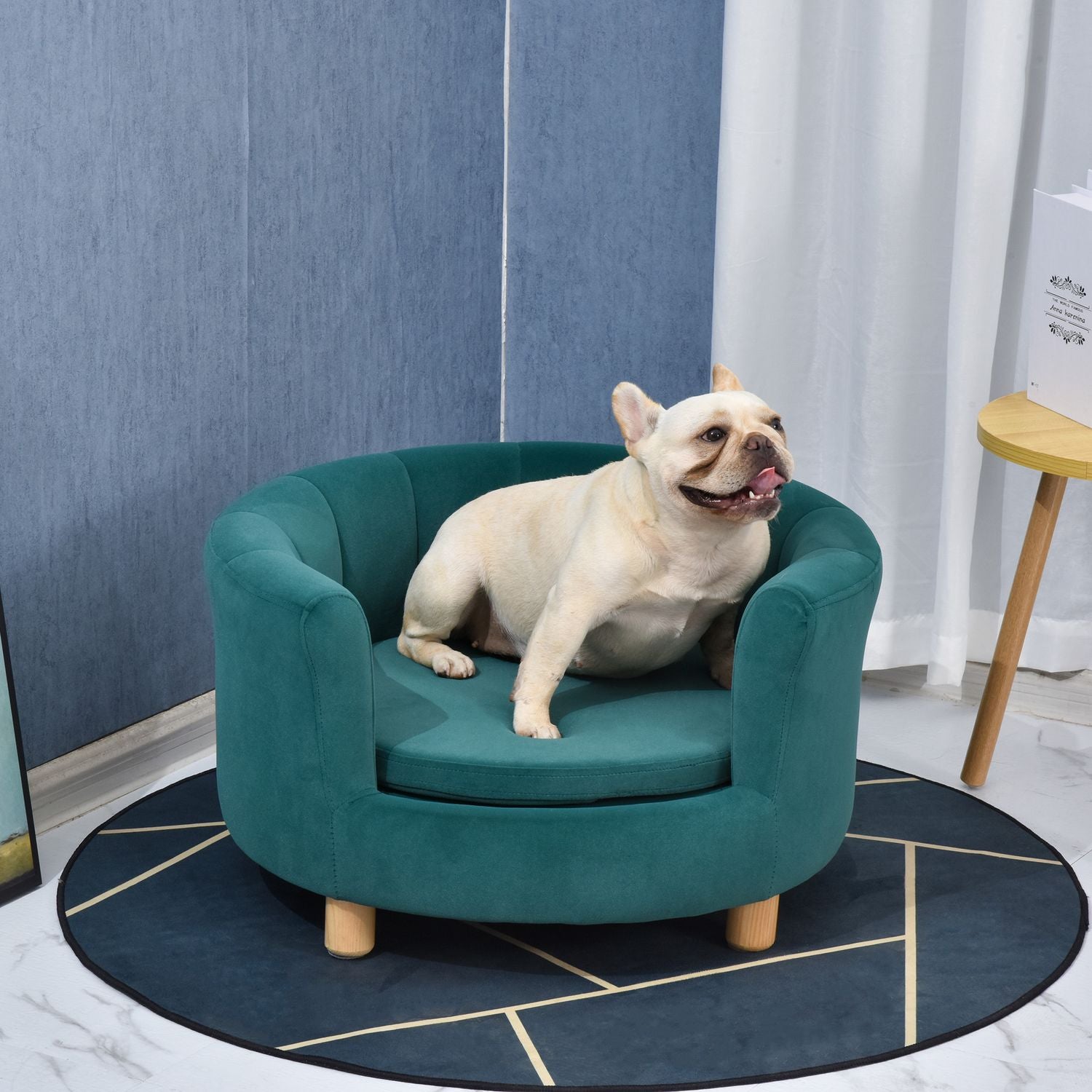 Elegant hundbäddsoffa med mjukt överdrag och träben