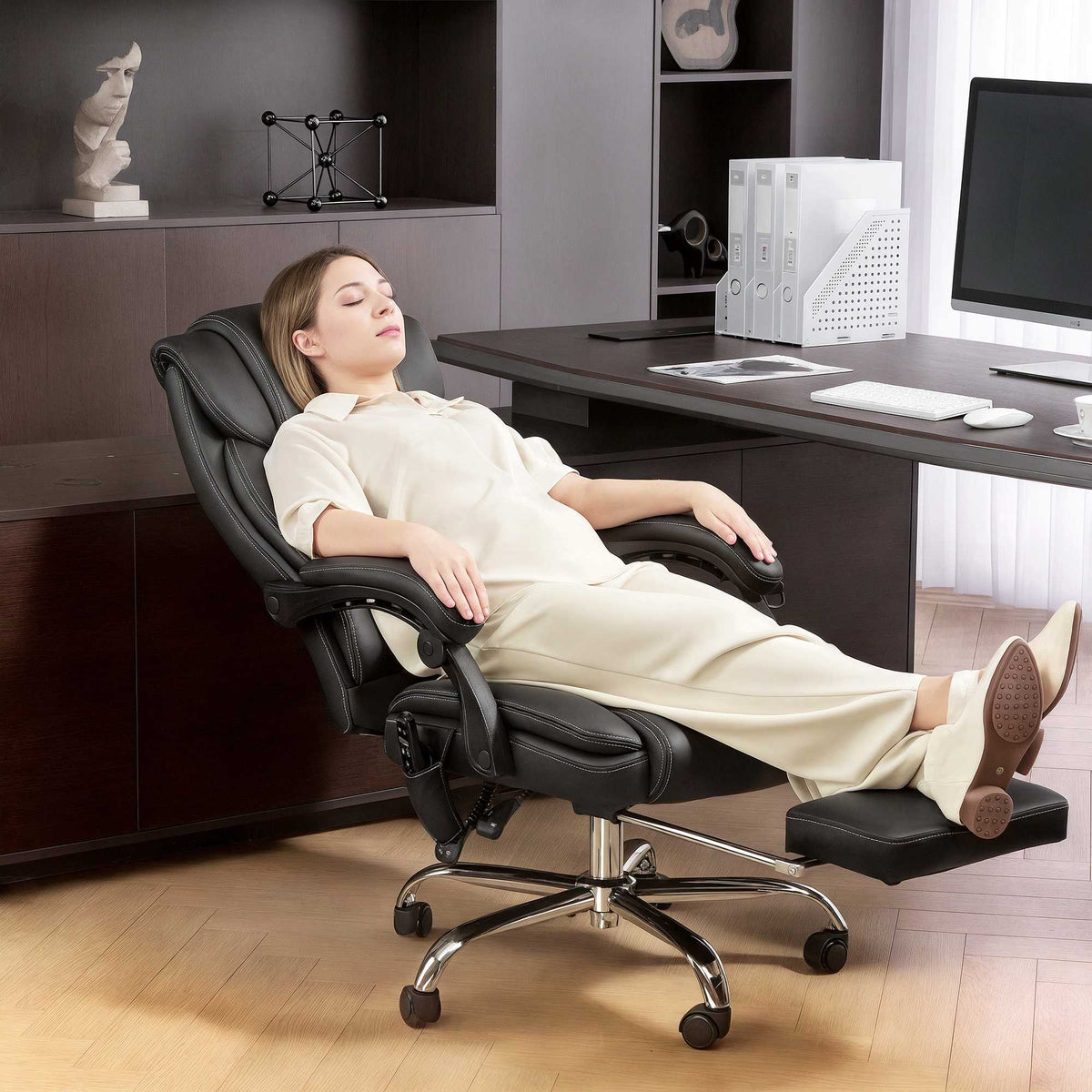 Ergonomisk kontorsstol med massage, fotstöd, svart läder