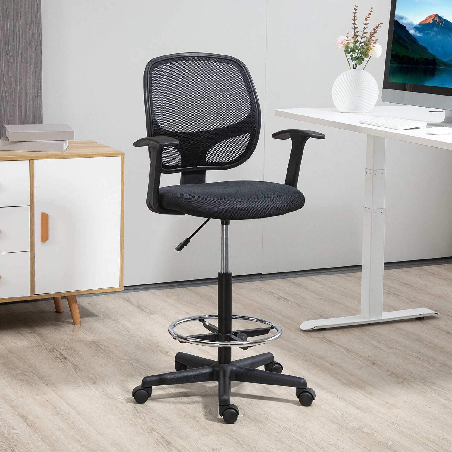 Ergonomisk vridbar kontorsstol med justerbar fotring