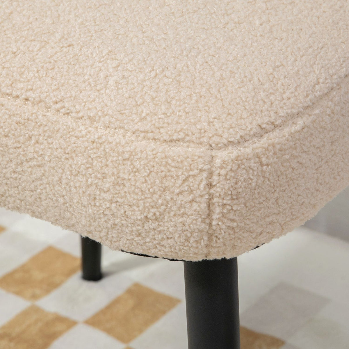 Poggiapiedi quadrato beige, effetto cashmere, gambe in acciaio, 42x42x47 cm