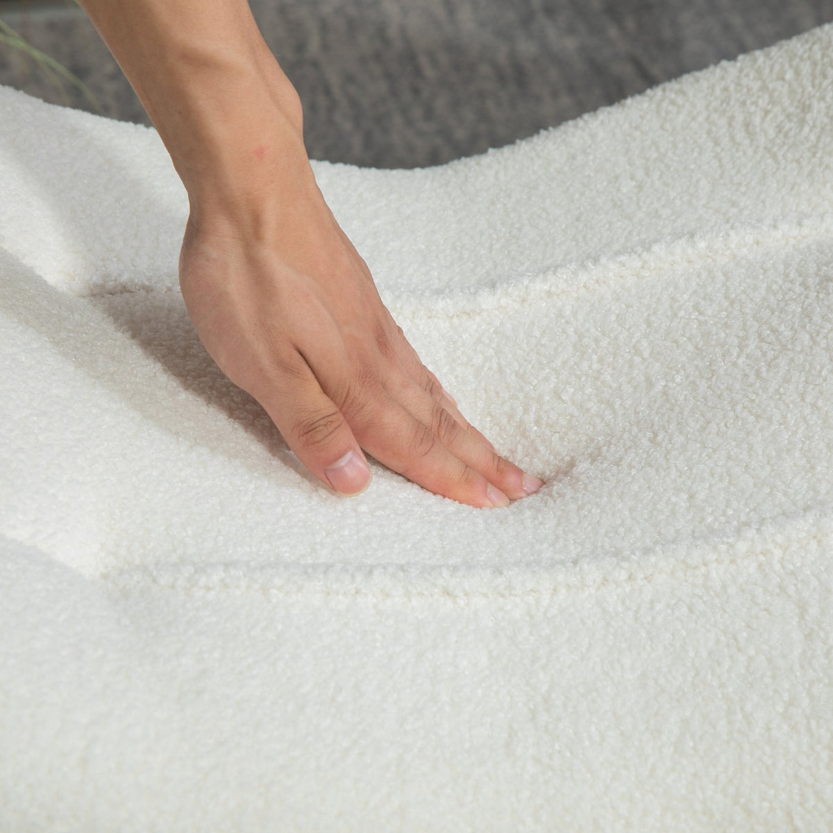 Pouf en polaire berbère blanc crème, capacité de charge 120 kg
