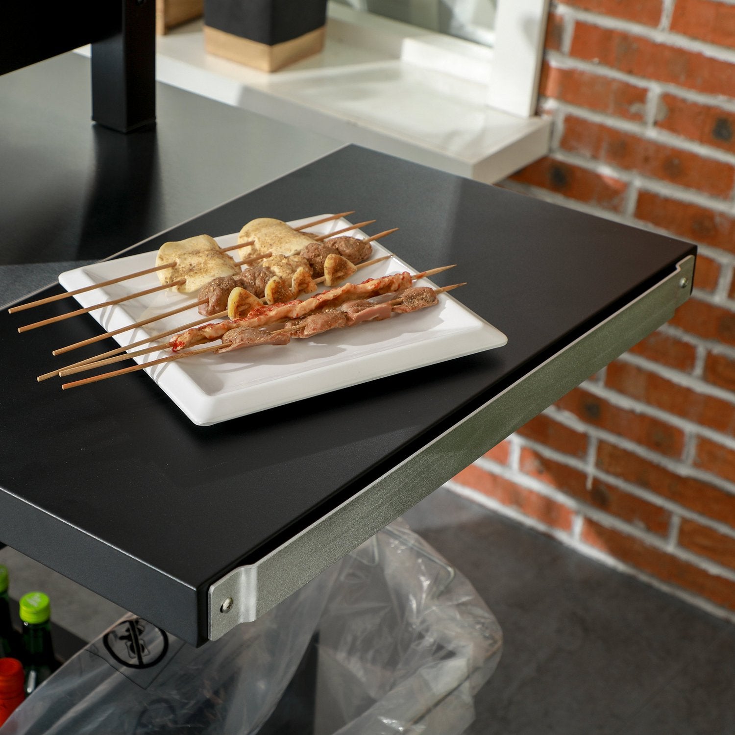 Grillvagn med hopfällbart sidobord och hjul