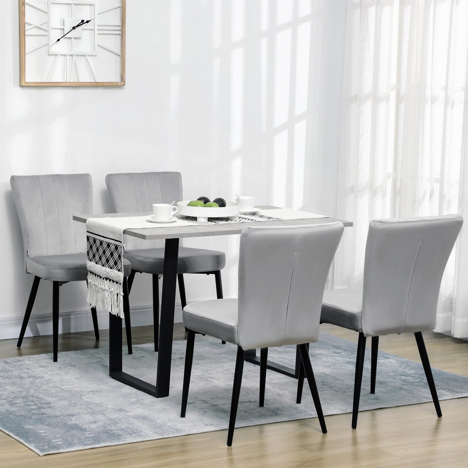 Grå sammetsmatsalsstolar, set om 4 – Stålstomme, 46x65x87 cm