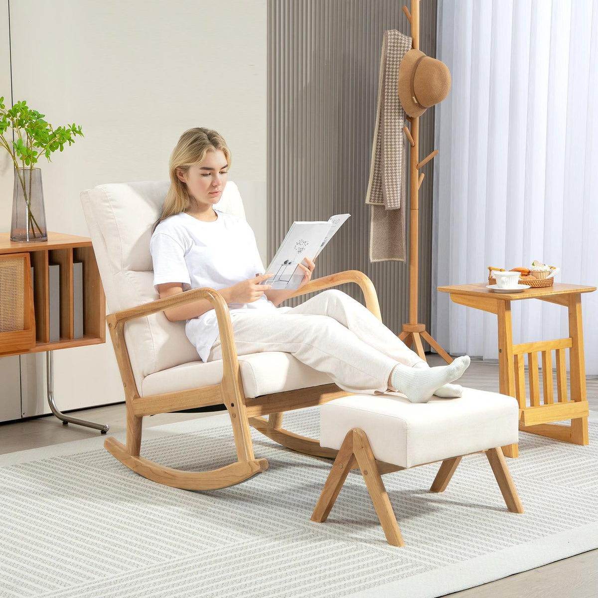 Chaise à bascule aspect lin blanc crème avec tabouret – capacité 150 kg