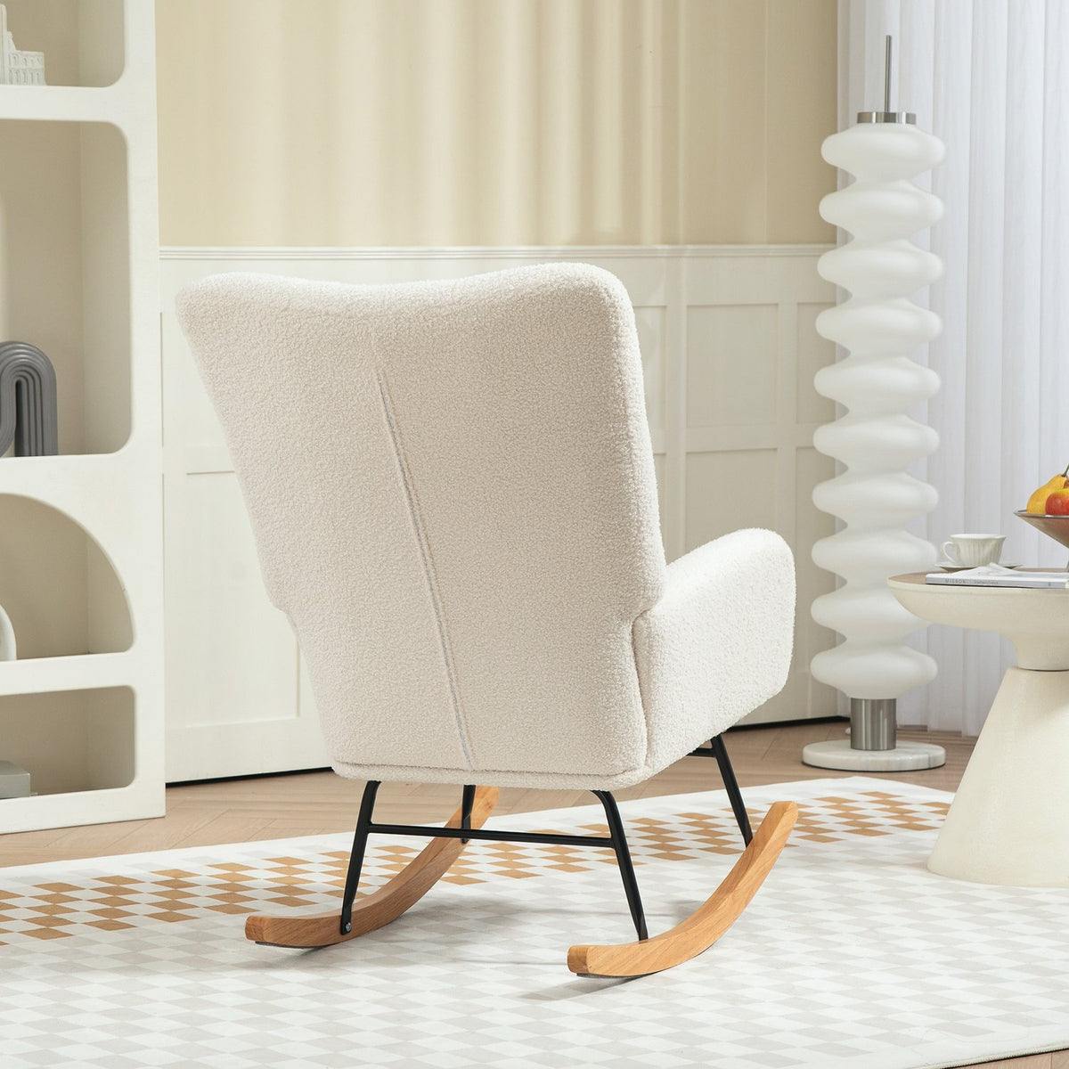 Chaise à bascule en velours blanc crème avec patins en bois