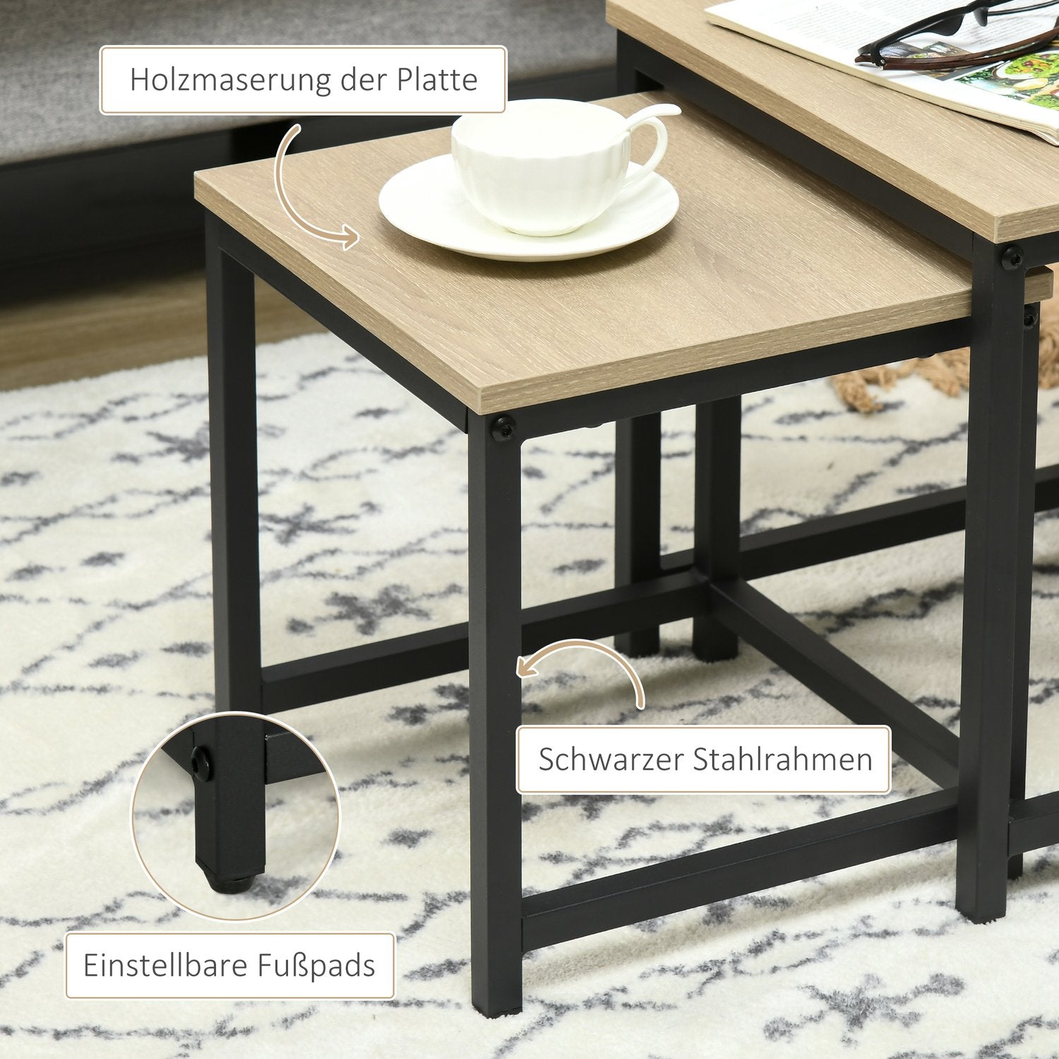 Häckande soffbordsset med stålram och träfinish