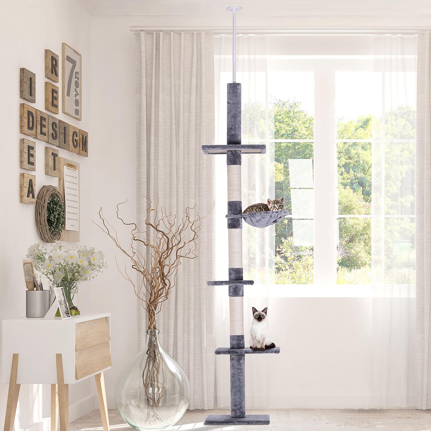 Högt i tak, grått kattträd med justerbar höjd och sisal