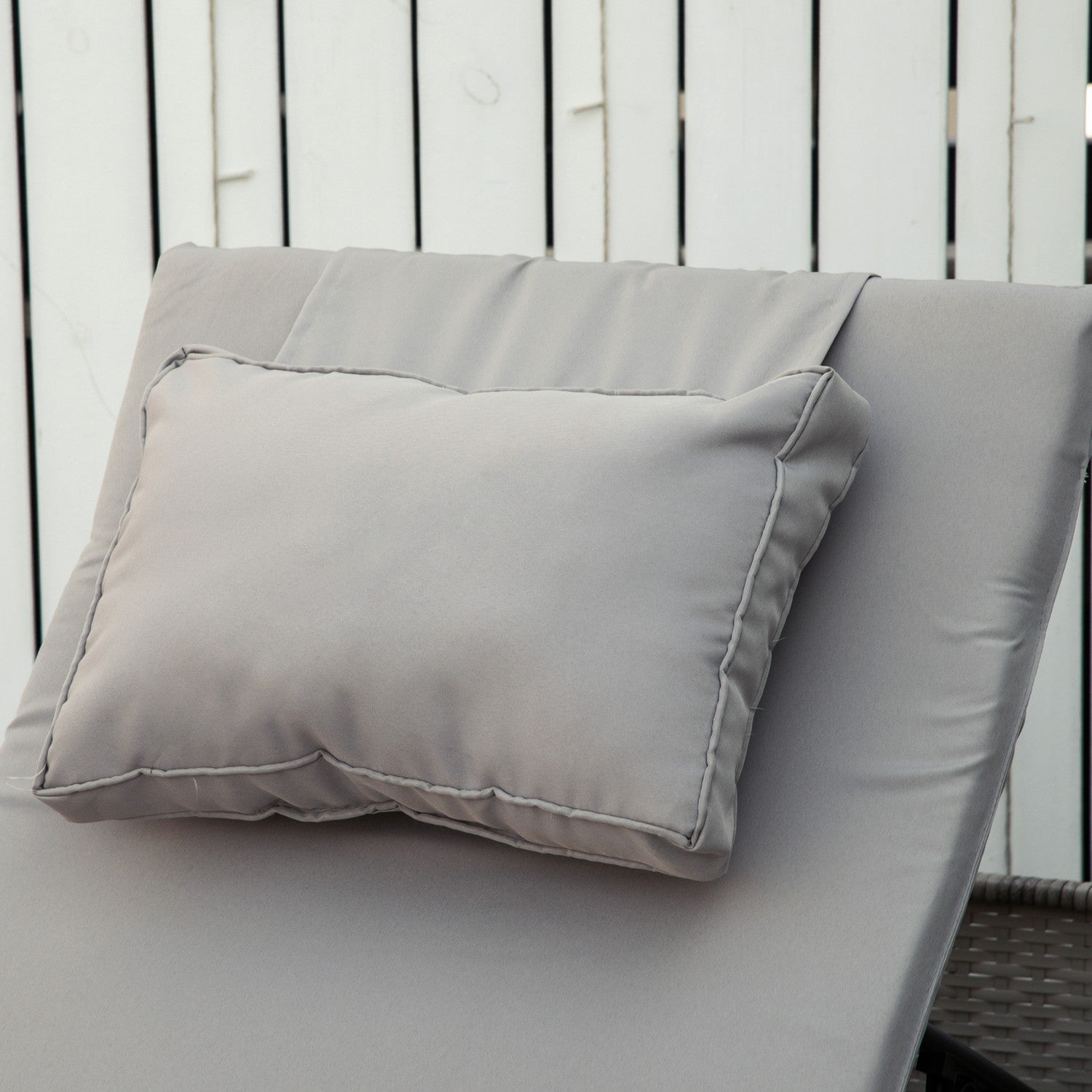 Justerbar solstol i polyrattan med kudde, hopfällbar 2-i-1-design