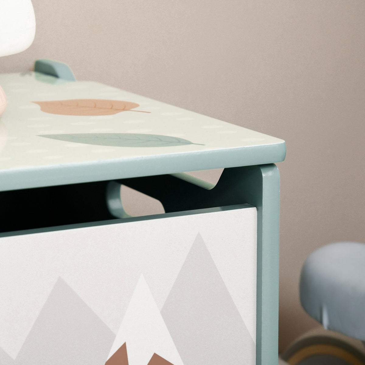 Coffre à jouets avec couvercle – joli design animalier, vert, charnières sécurisées