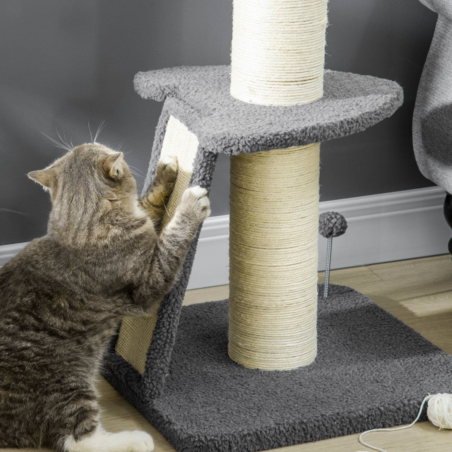 Lång katt klätterträd med sisal & lekboll, grå/kräm