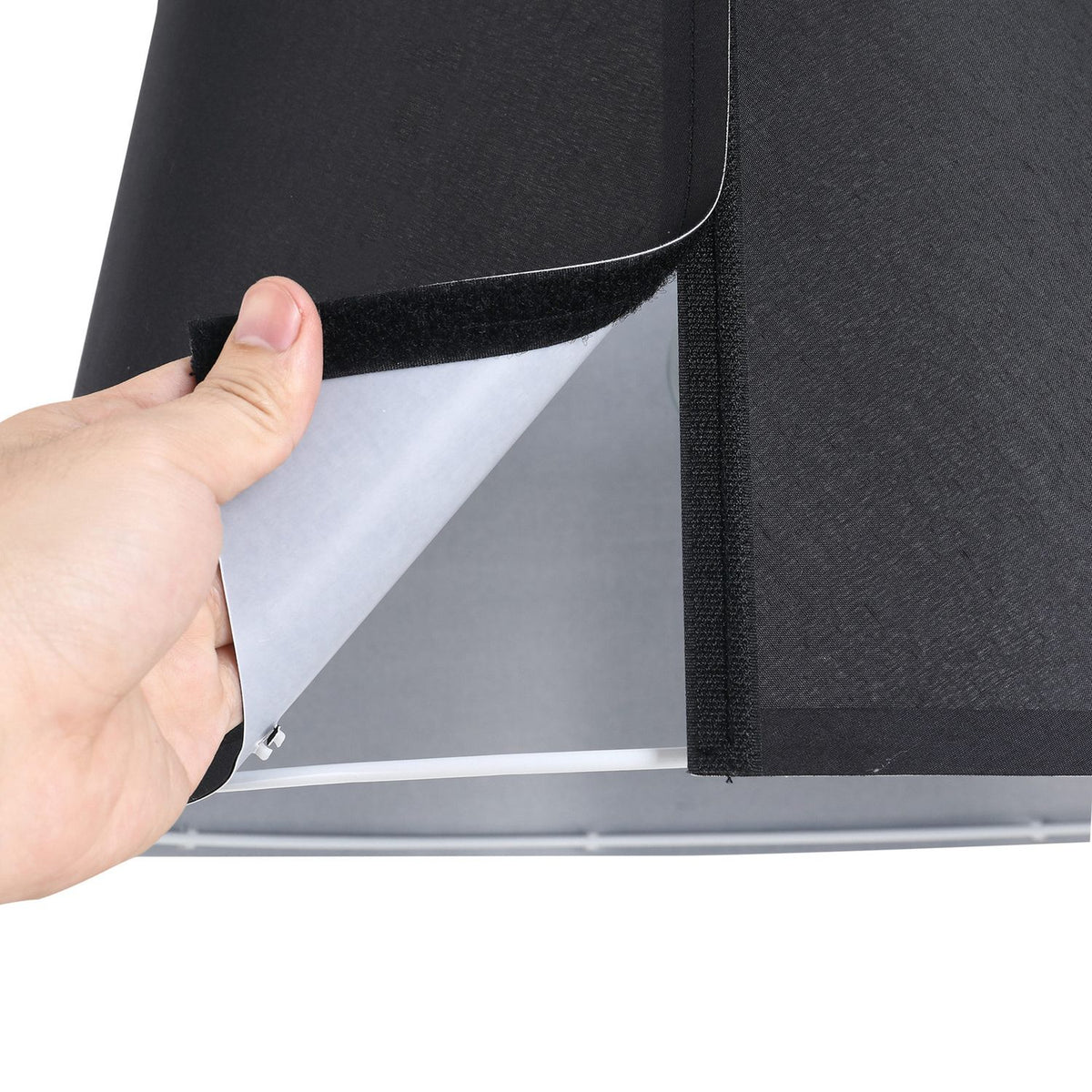Moderne Metall-Bogenstehlampe mit schwarzem Leinenschirm