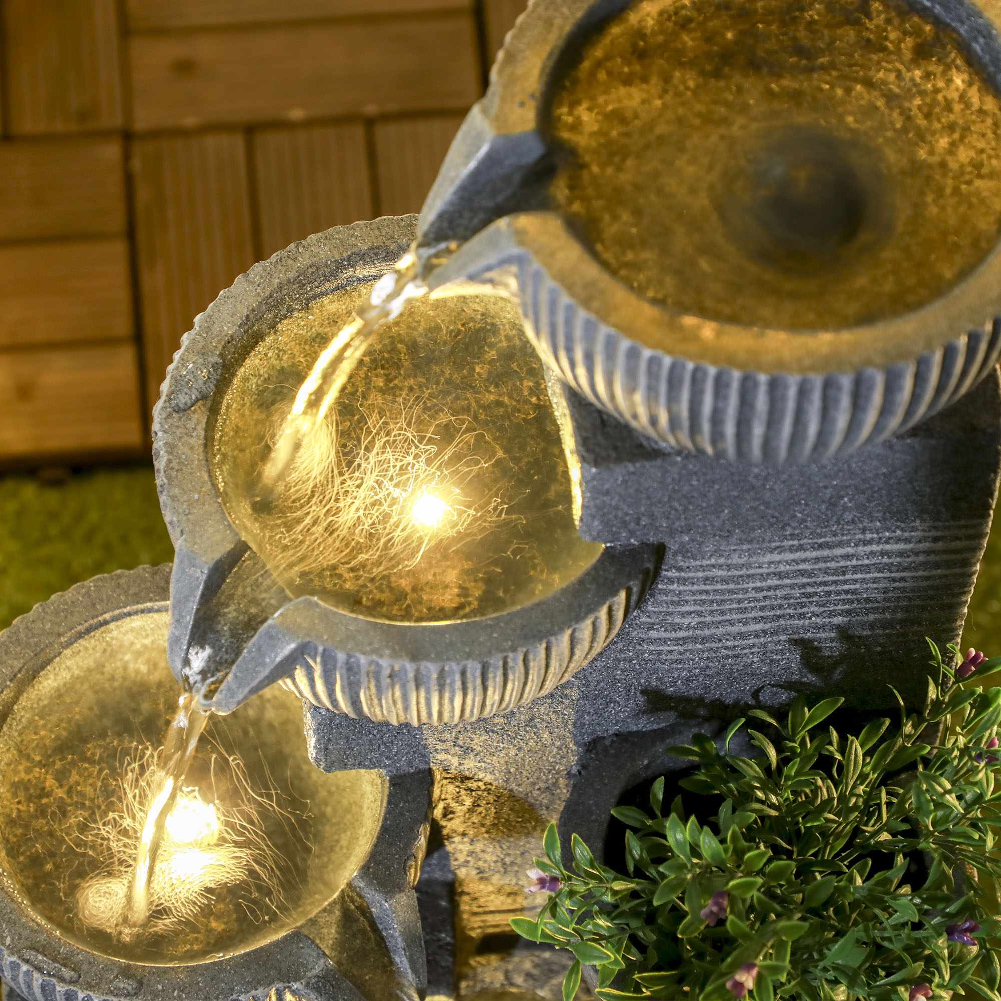 Soldriven trädgårdsfontän i 4 nivåer med LED-lampor