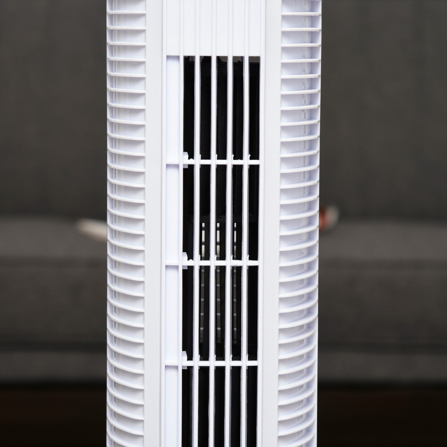 Tornfläkt med 70° oscillation, 78,5 cm, 50W effekt, 3 hastigheter, vit