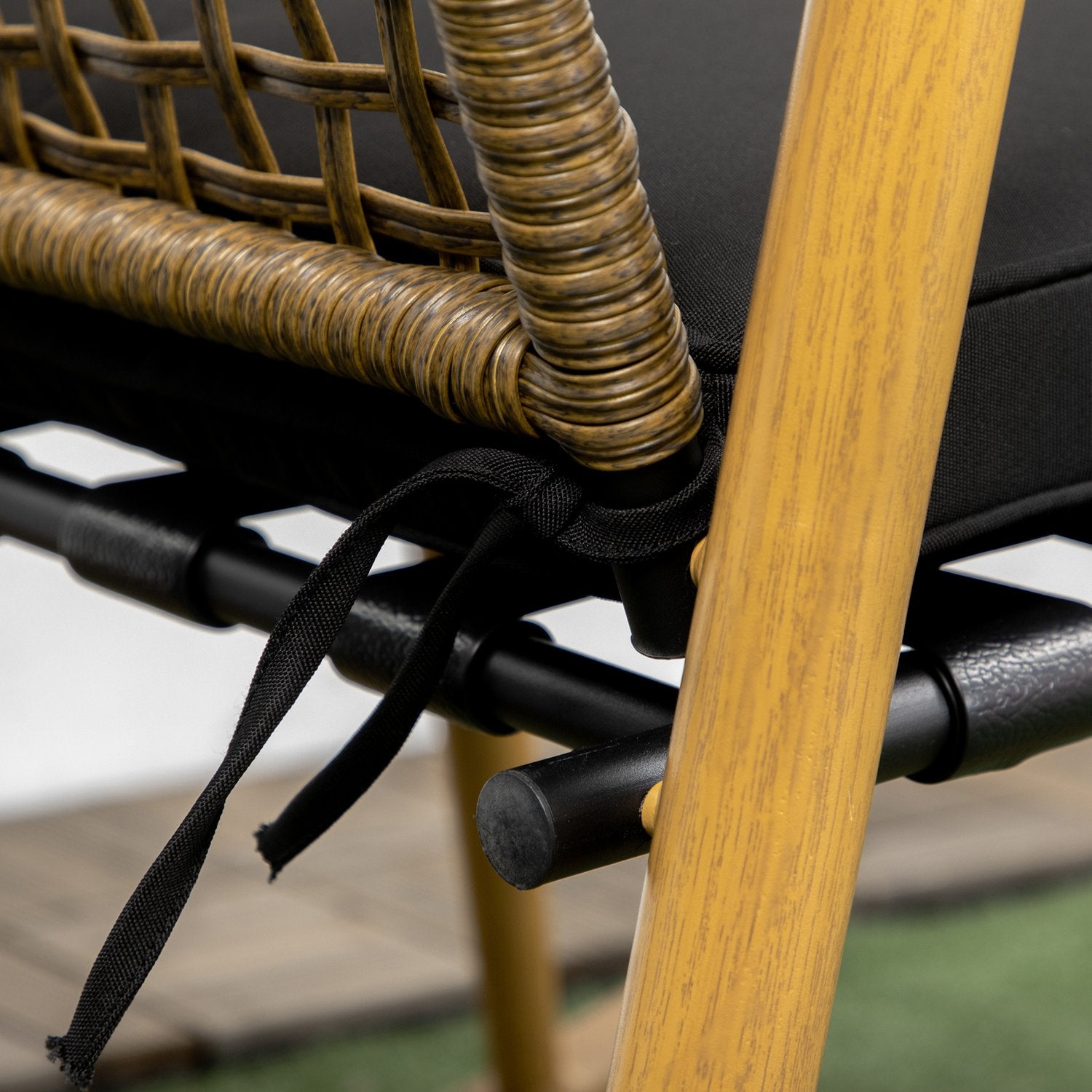 Trädgårdsmöbelset, 2 gungstolar & bord, polyrattan