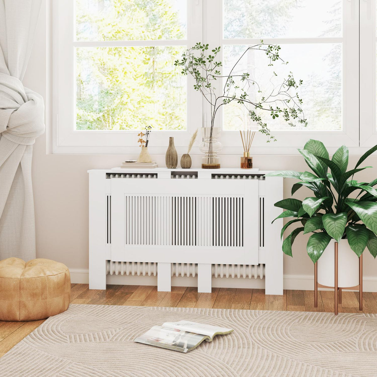 Ausziehbare weisse Heizkörperverkleidung mit Regal, Lamellendesign